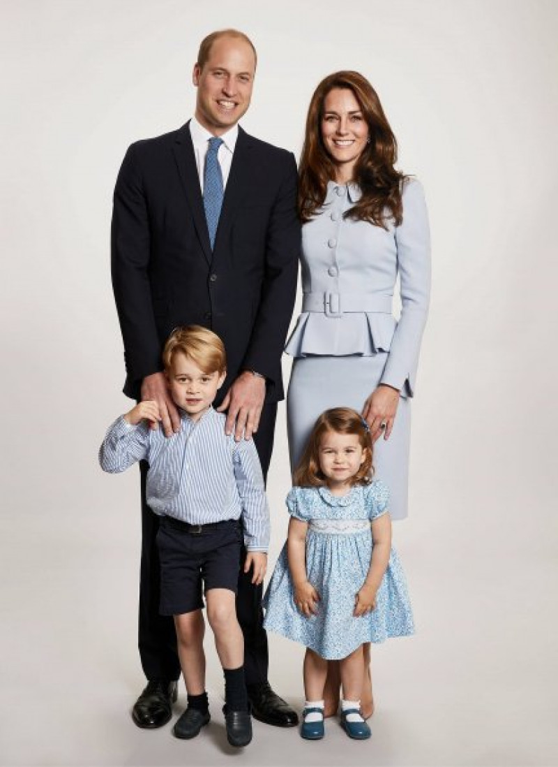 Guillermo y Kate de Inglaterra han elegido para su «Christmas» una foto familiar de cuando ella aún no estaba embarazada.