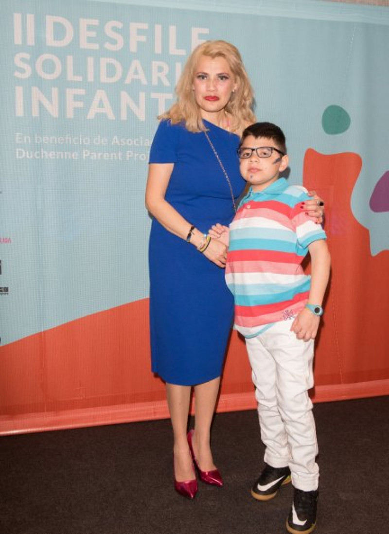 Patricia está muy orgullosa por los logros de su pequeño: le dijeron que, con 8 años, ya no caminaría, pero Samuel sigue luchando.