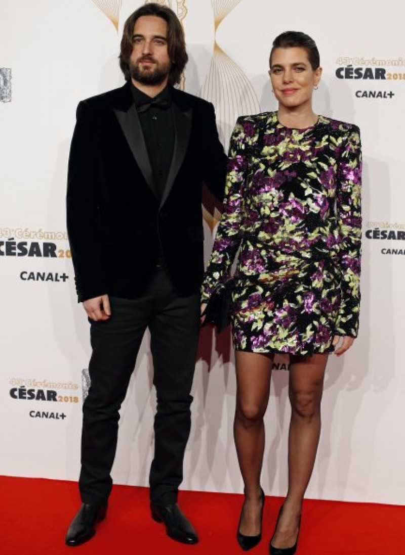 Carlota y Dimitri posan en la alfombra roja de los Premios César.