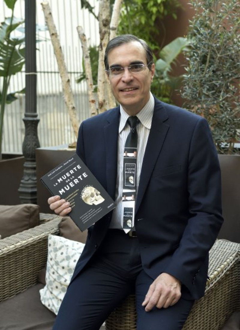 José Luis Cordeiro es autor del polémico libro «La muerte de la muerte».