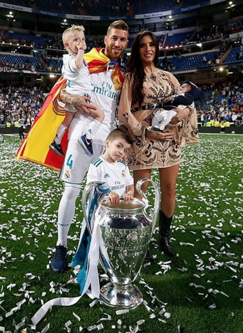 Sergio Ramos con Pilar Rubio y sus hijos: Sergio, Marco y Alejandro.