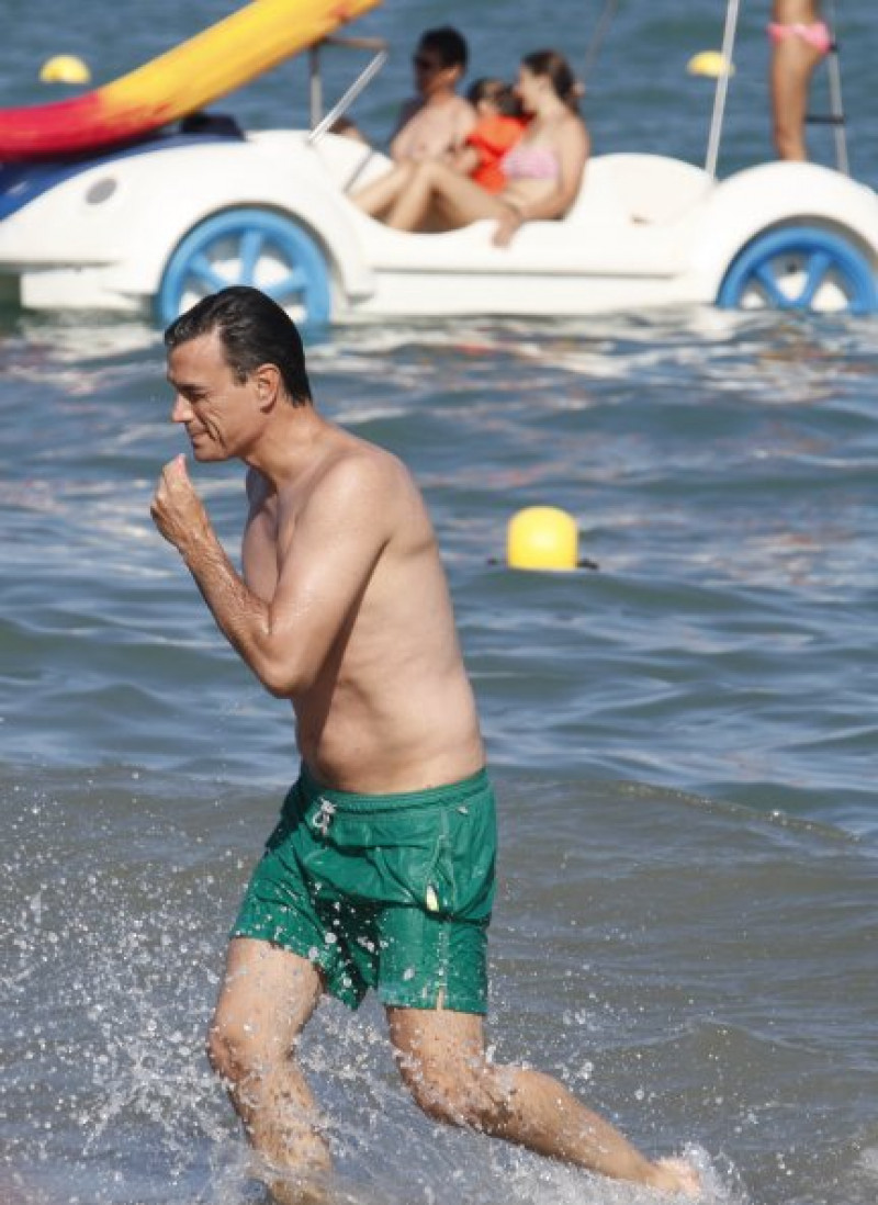 Se nota el pasado como deportista del político.