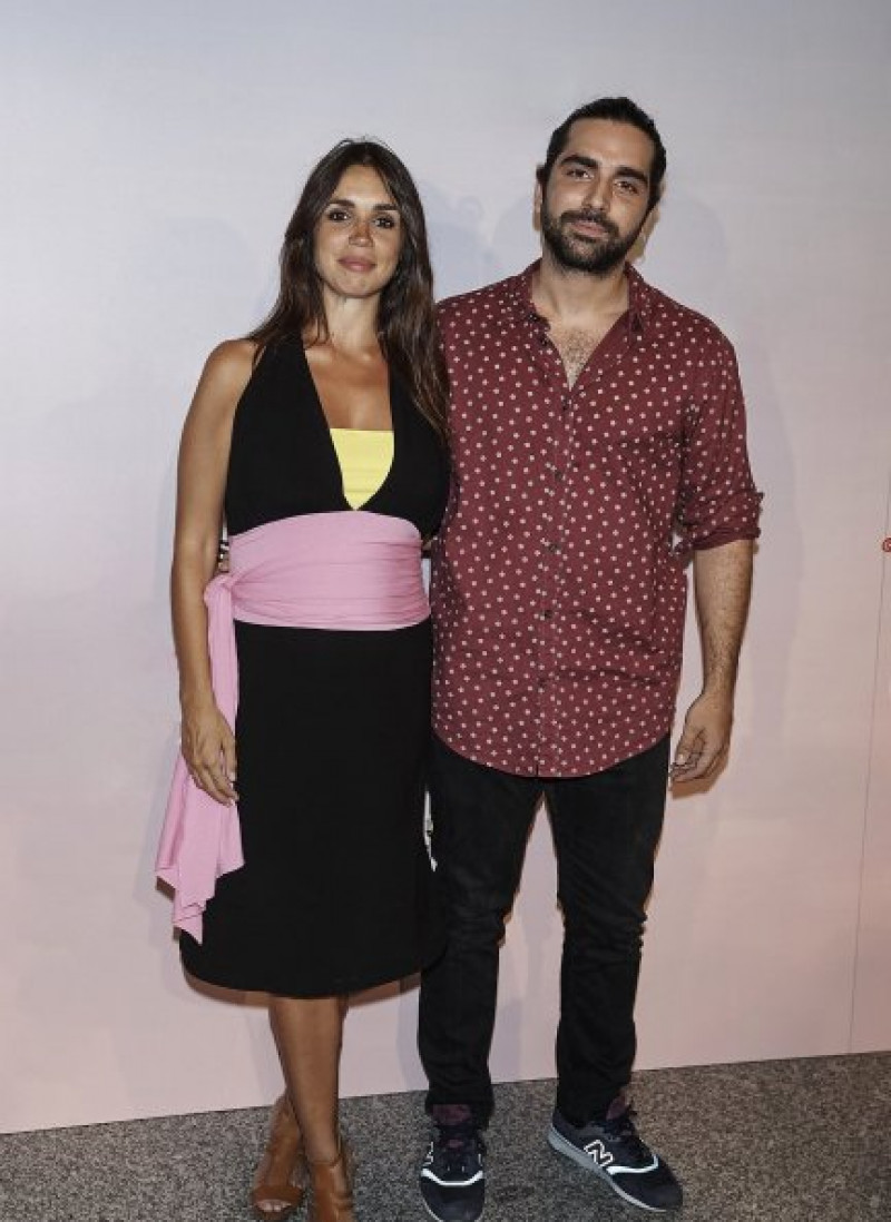 Elena, que será madre a los 30 años, con su hermano, Guillermo.