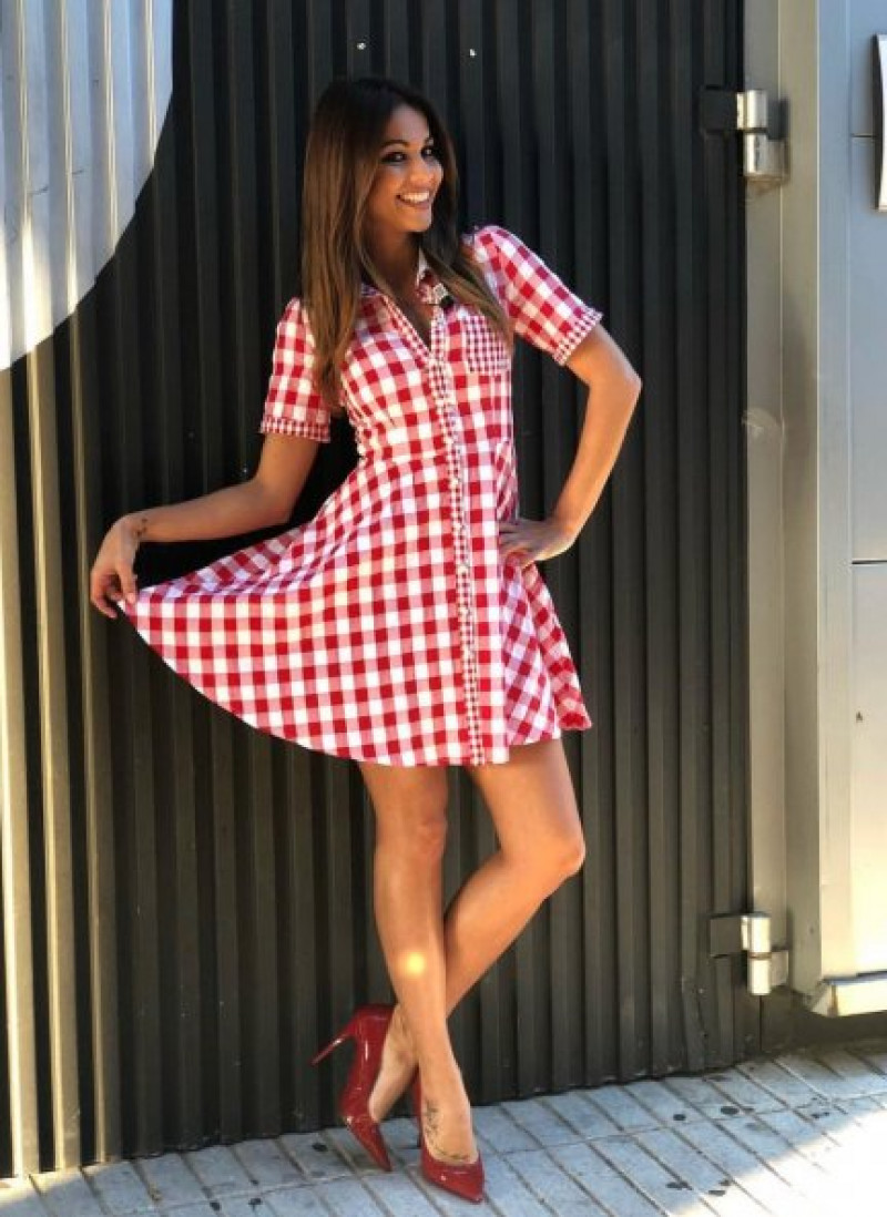 Lara Álvarez está abonada a los originales «looks» con los que la viste Maite.