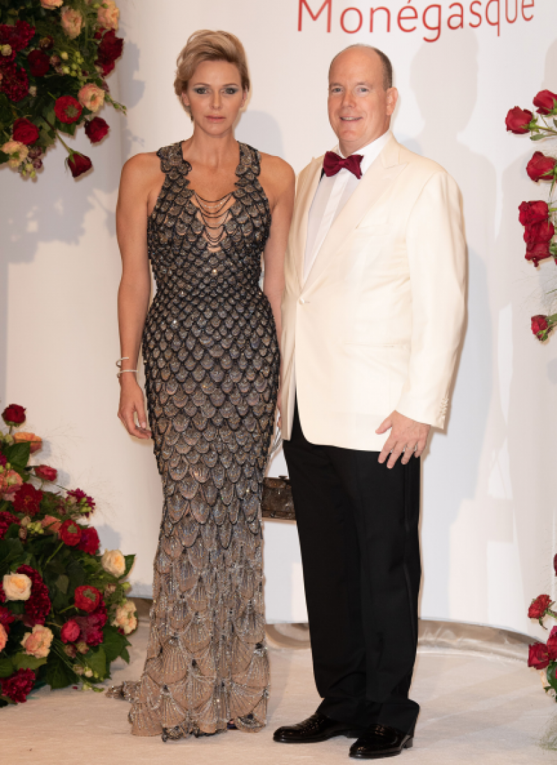 Alberto y Charlene, a su llegada al Baile de la Cruz Roja 2018.