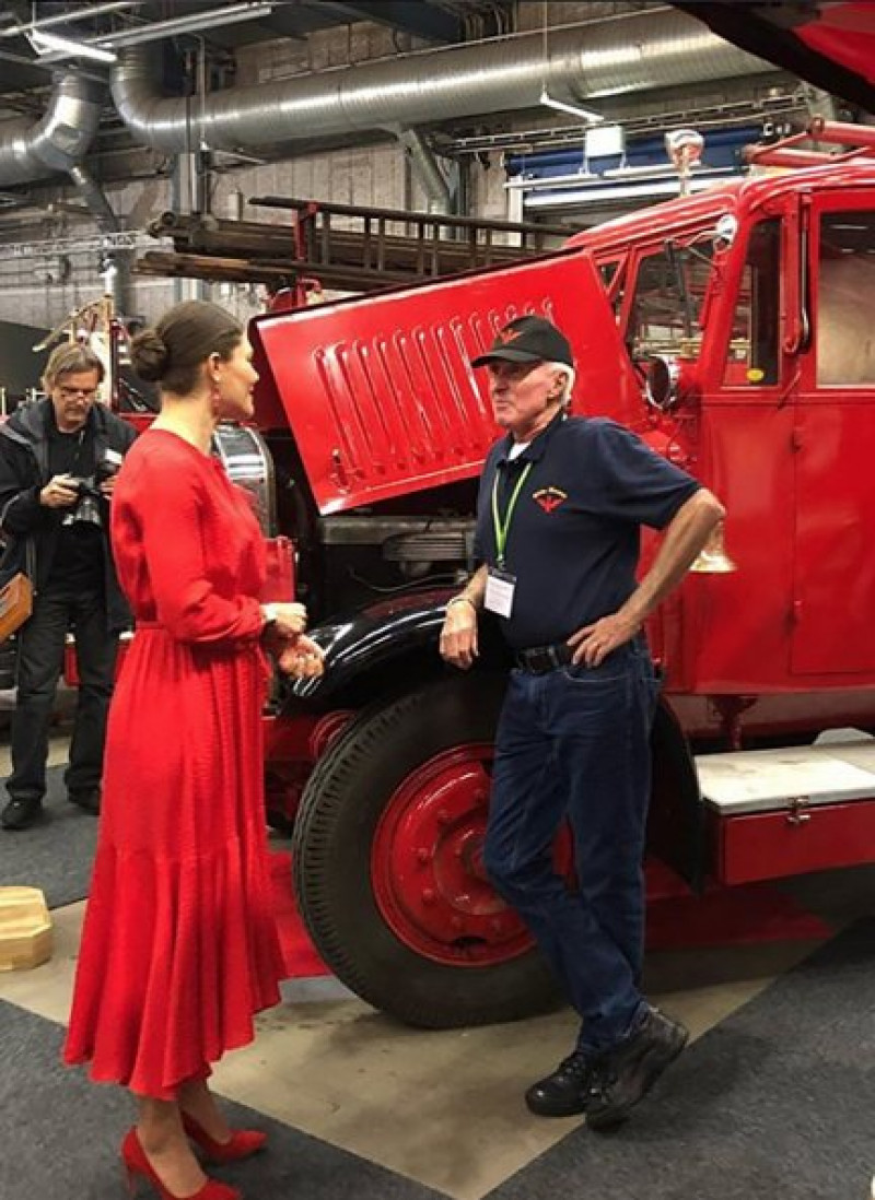 Días antes del incendio, la princesa heredera estuvo en el parque de bomberos, agradeciéndoles su labor.