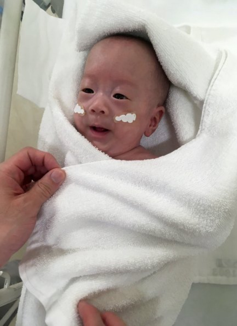 El bebé fue atendido en cuidados intensivos hasta que alcanzó los 3,238 kilos