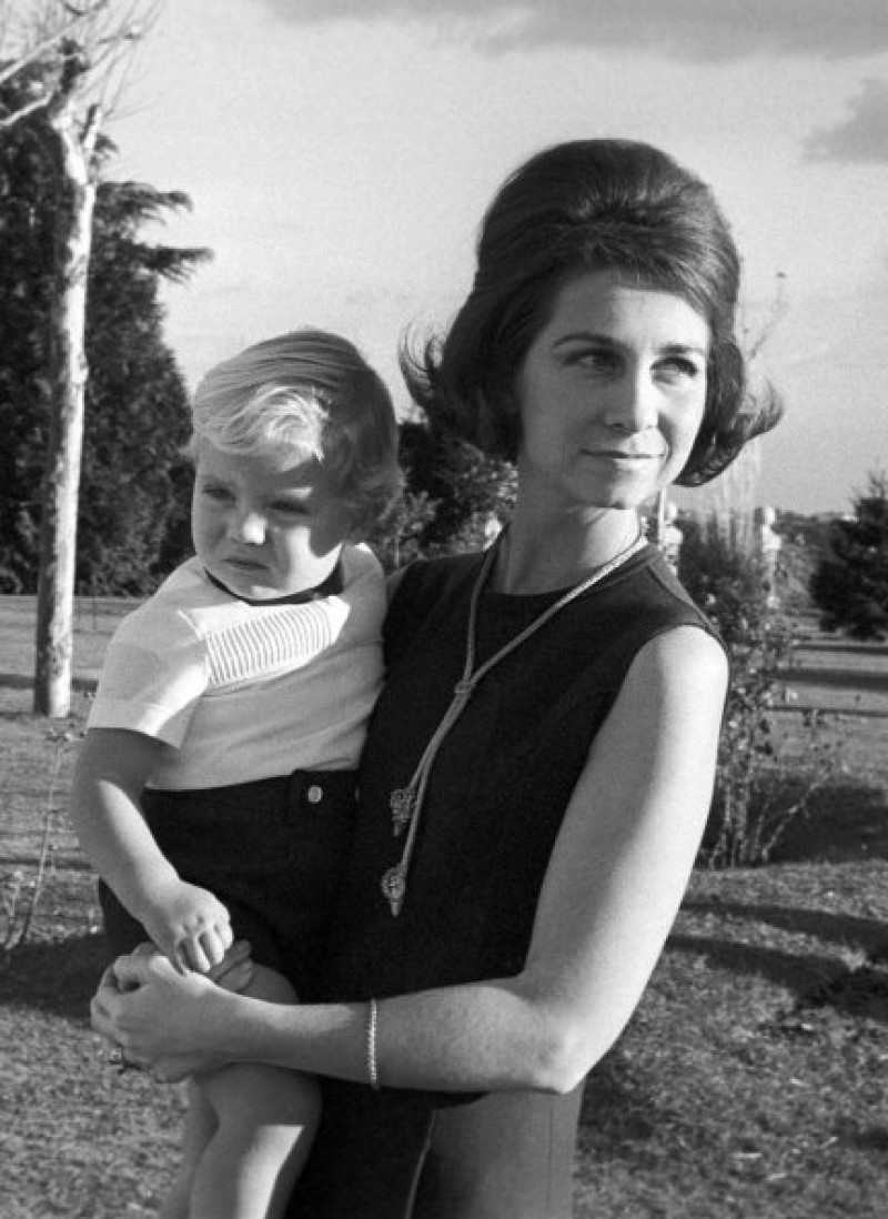 En esta instantánea, tomada en 1969, la entonces princesa Sofía presumía de su «principito».