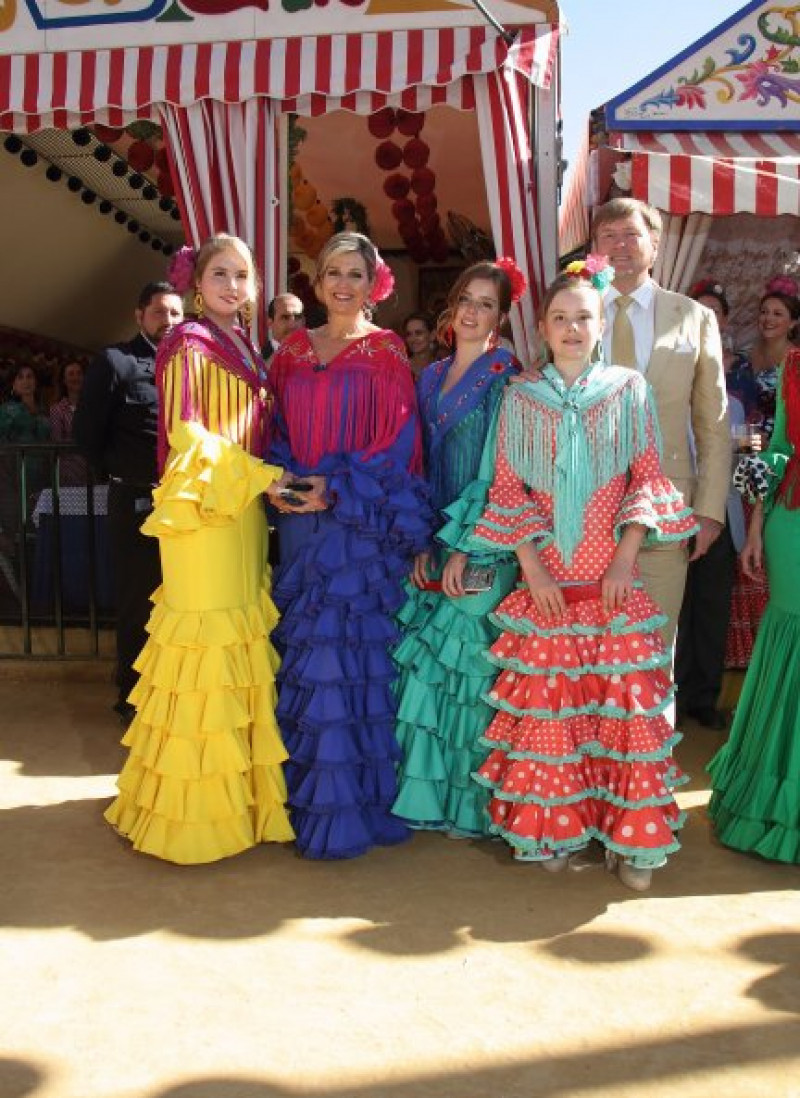 Máxima con su familia en la Feria de Abril.