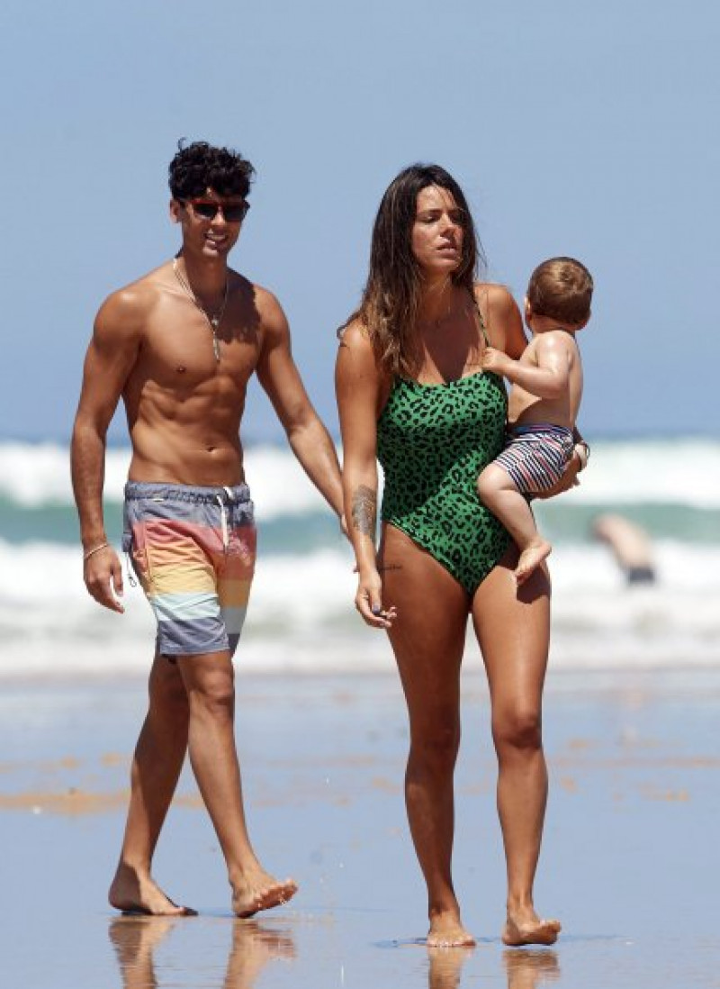 Laura Matamoros con su hijo, Matías, y su novio, Daniel Illescas.