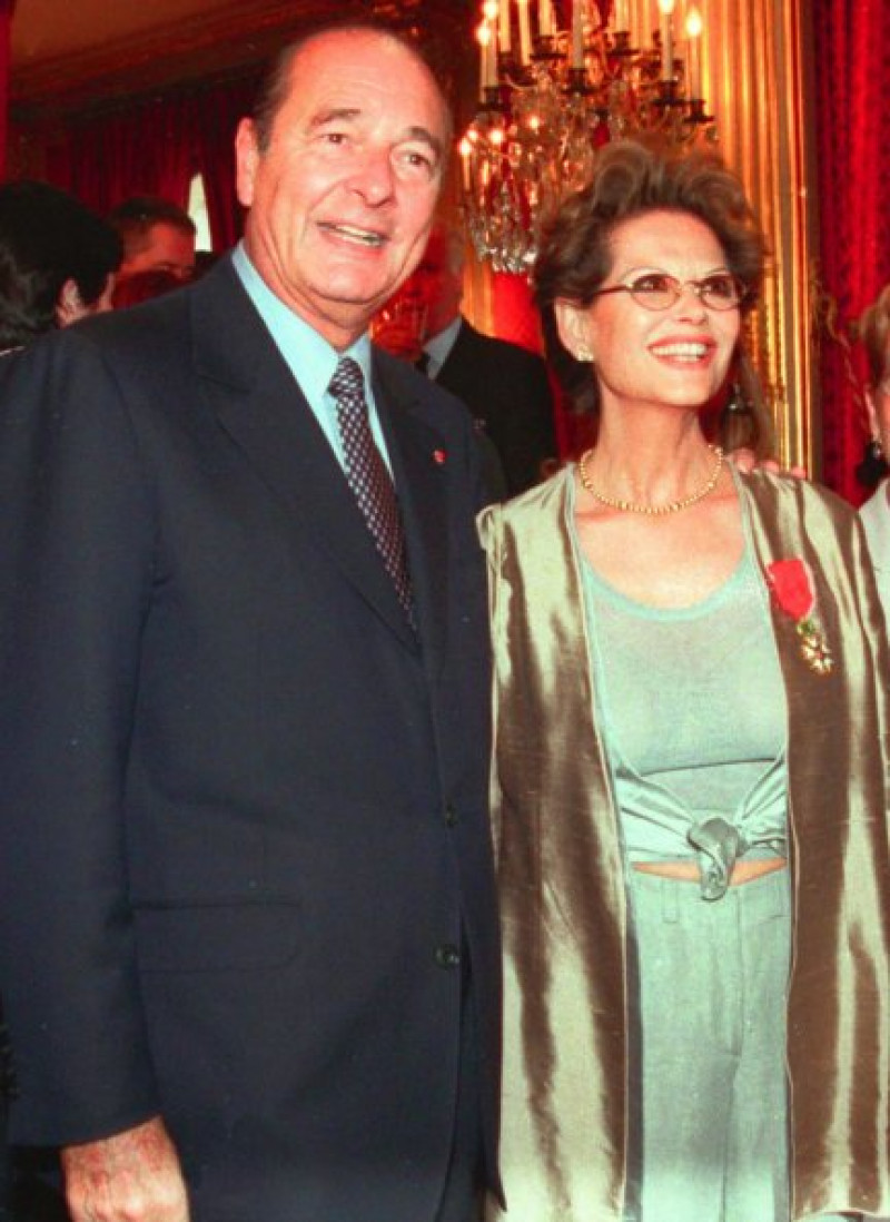 Chirac se rindió a los encantos de la actriz, con la que coincidió en varias ocasiones