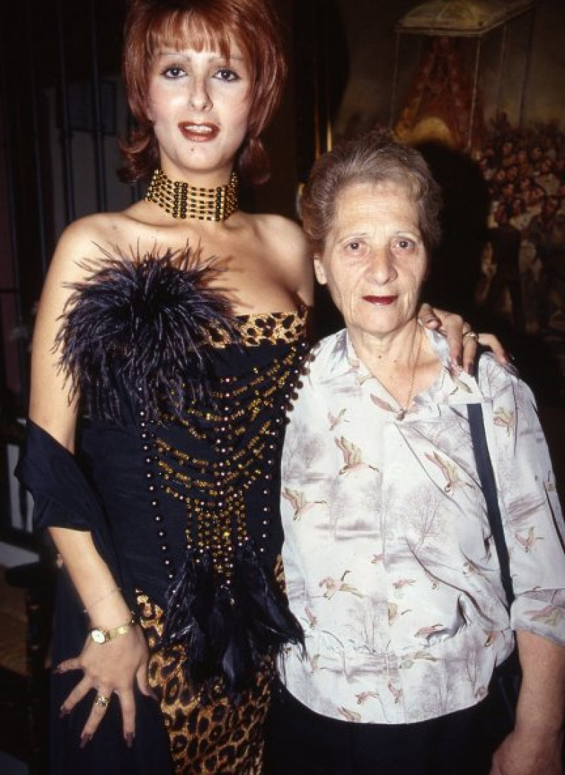 Yurena, junto a su madre, en una imagen retrospectiva.