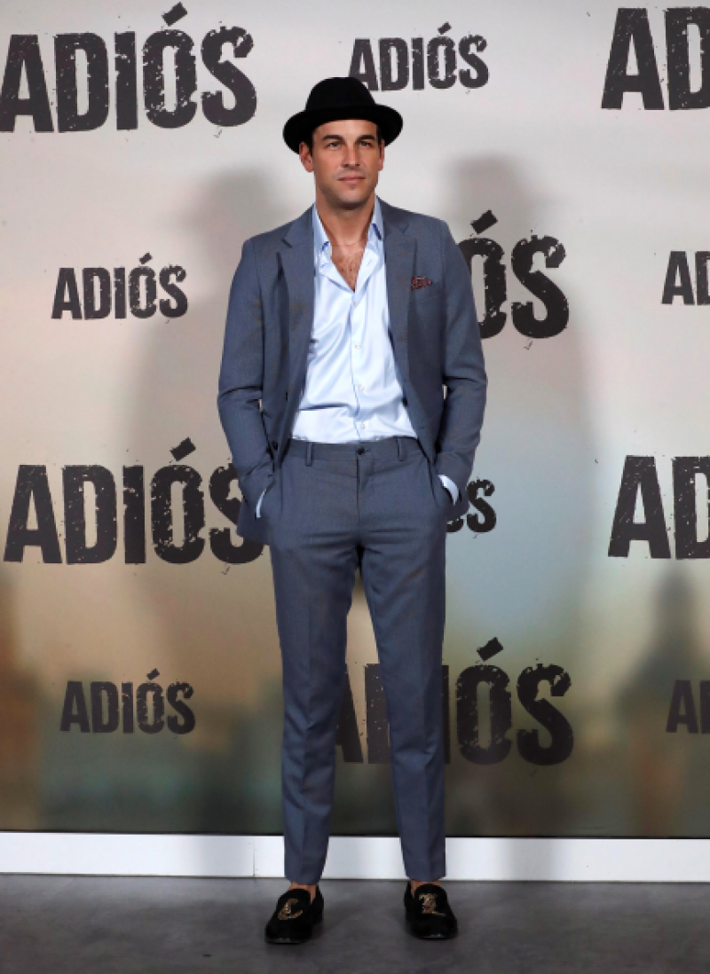 El actor apareció así de elegante en la presentación de su nueva película.  