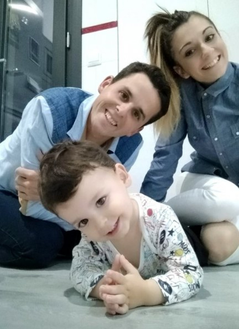 Hugo Molina con sus padres, Cristina y Manuel Jesús.