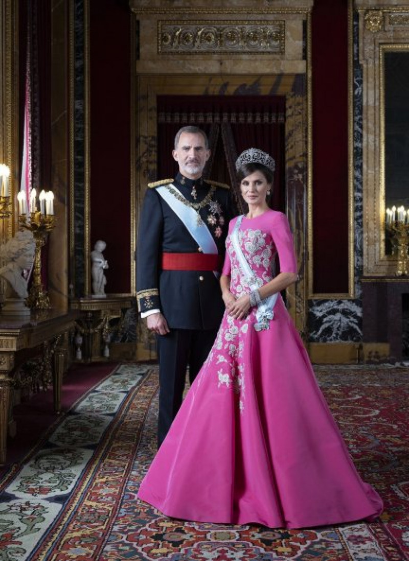 Felipe y Letizia en uno de los salones del Palacio Real.