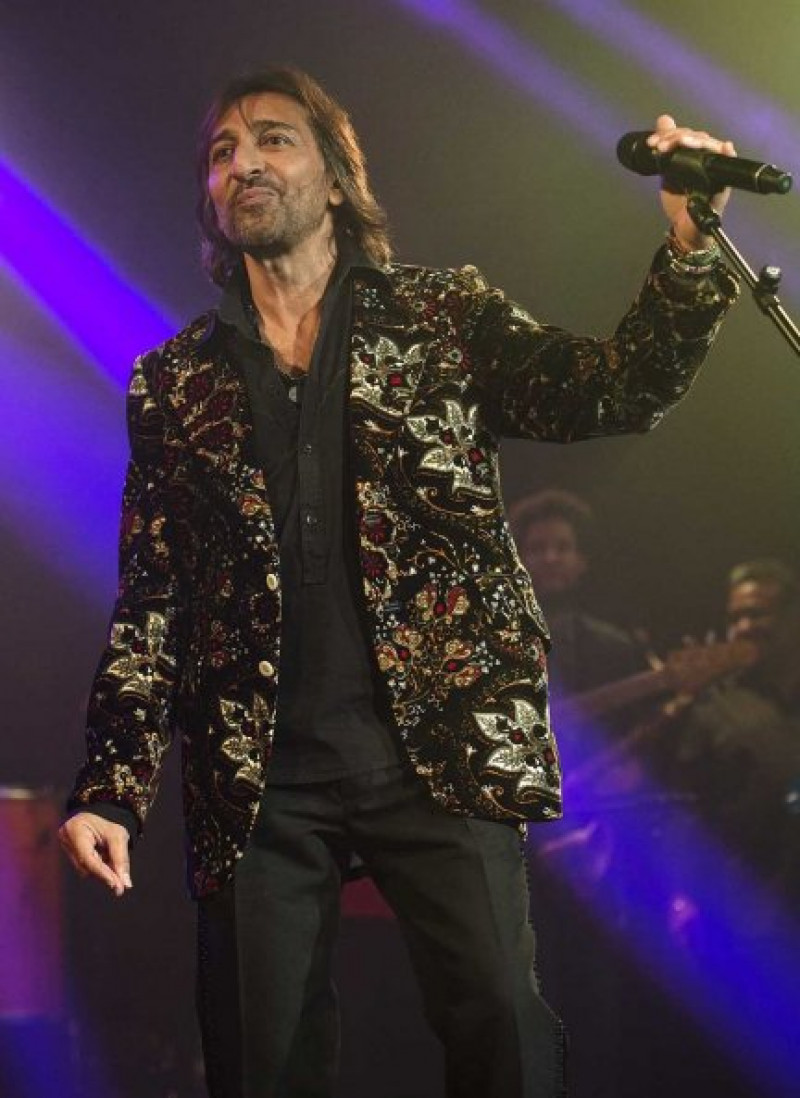 Antonio Carmona cantando durante una actuación.