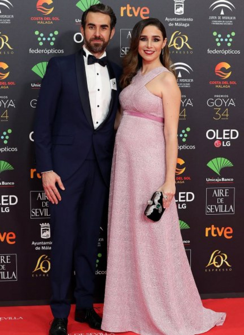 Candela Serrat y Dani Muriel posan en la entrega de los Premios Goya.