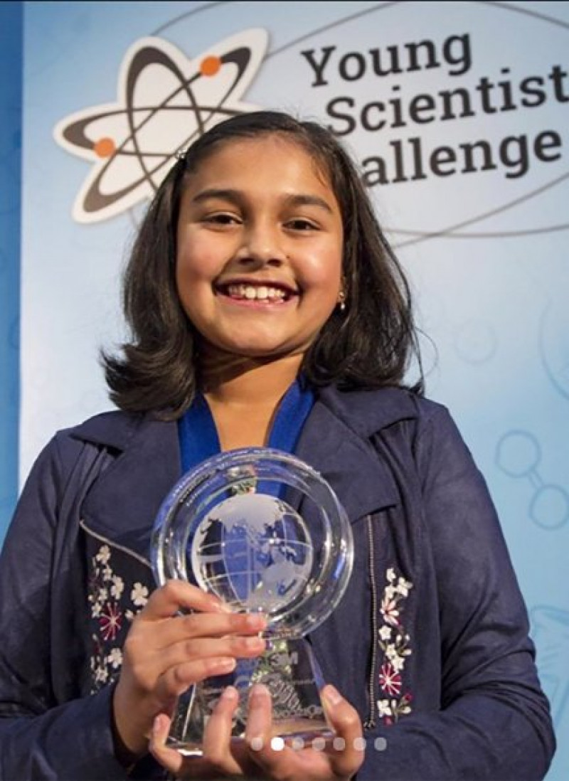 Gitanjali Rao, con el premio como Mejor Científica del Año.
