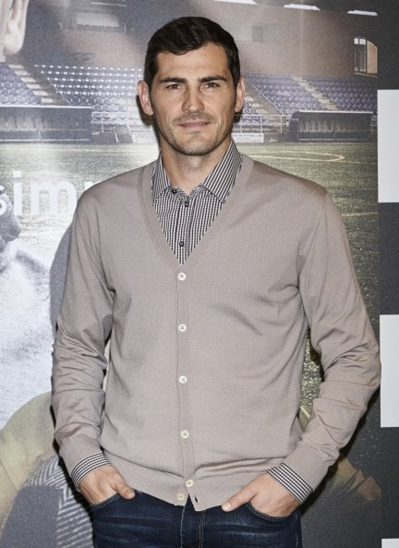 Iker Casillas posando en un acto publicitario.
