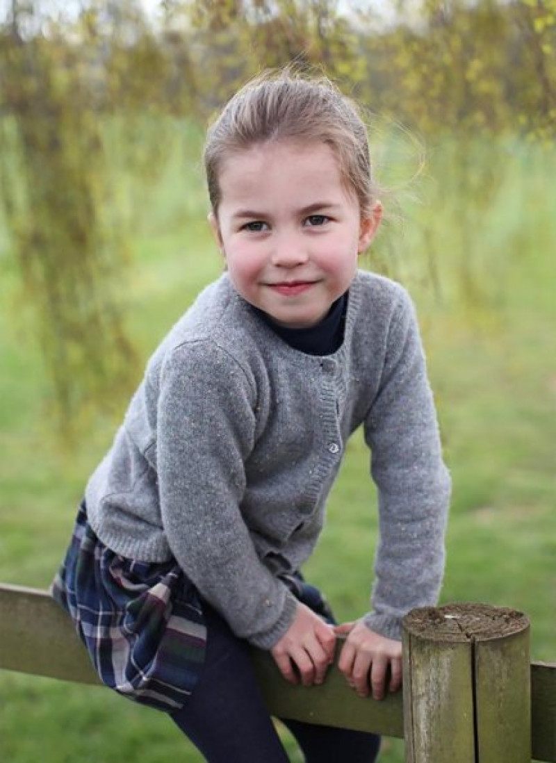 La hija mediana de Guillermo y Kate es una niña muy sonriente.