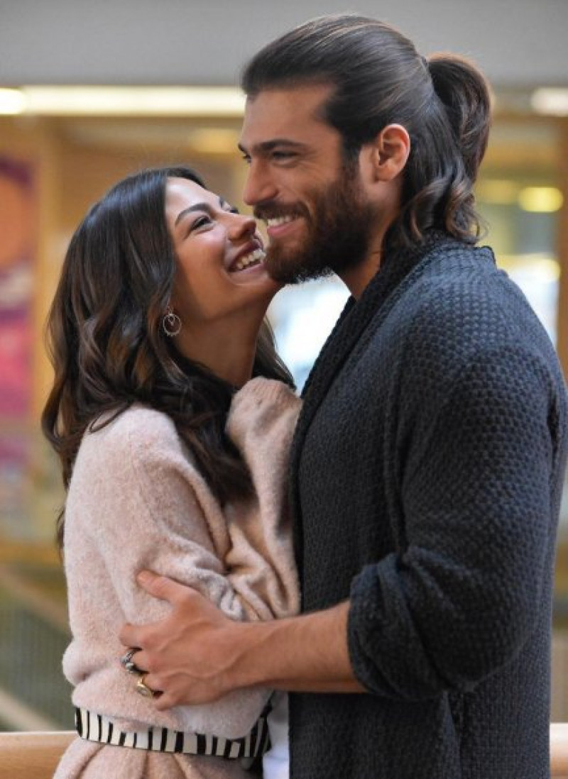 Can Yaman y Demet Özdemir, el romance que traspasó la pequeña pantalla.