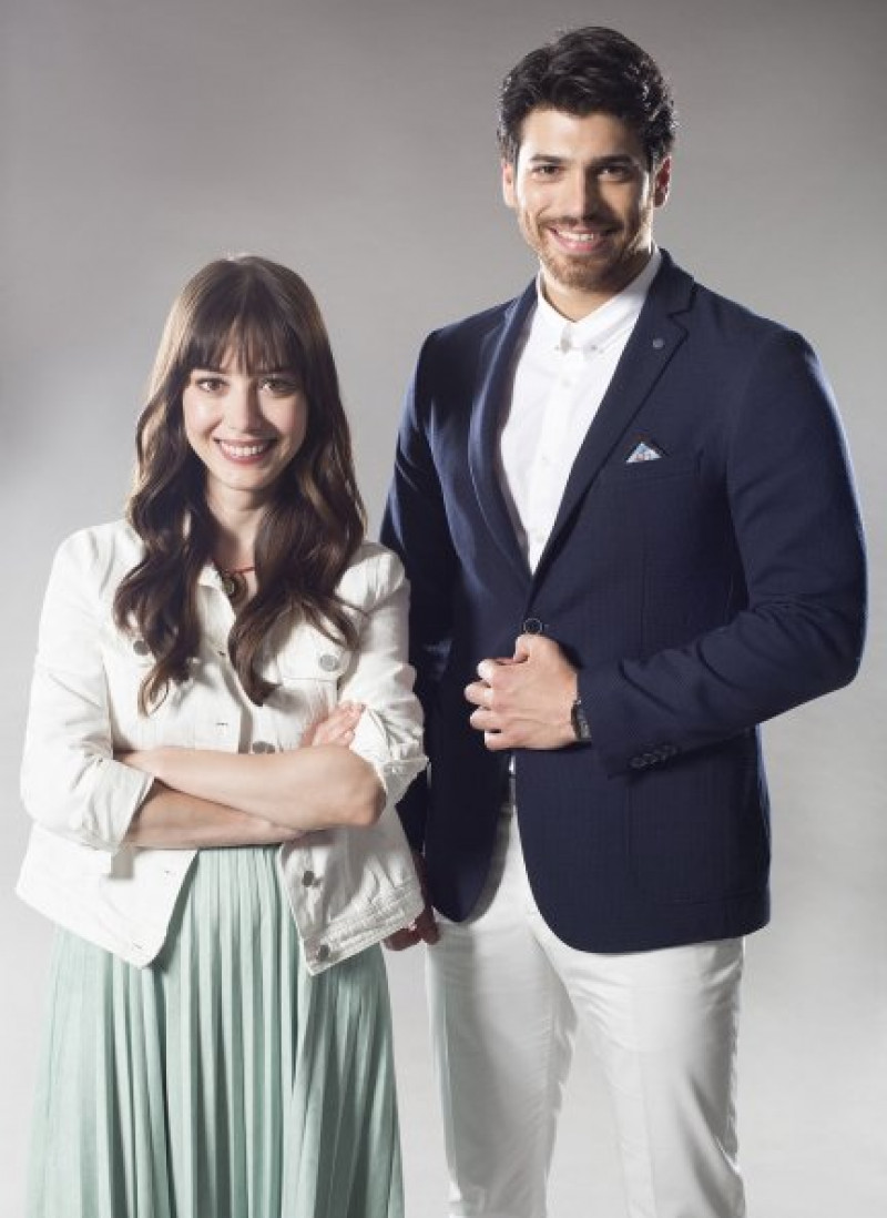 Can Yaman y Özge Gürel repiten como pareja en su nueva telenovela.