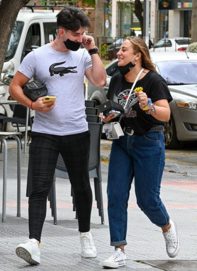 Rocío Flores y su novio, Manuel Bedmar, no se han separado en todo el fin de semana.