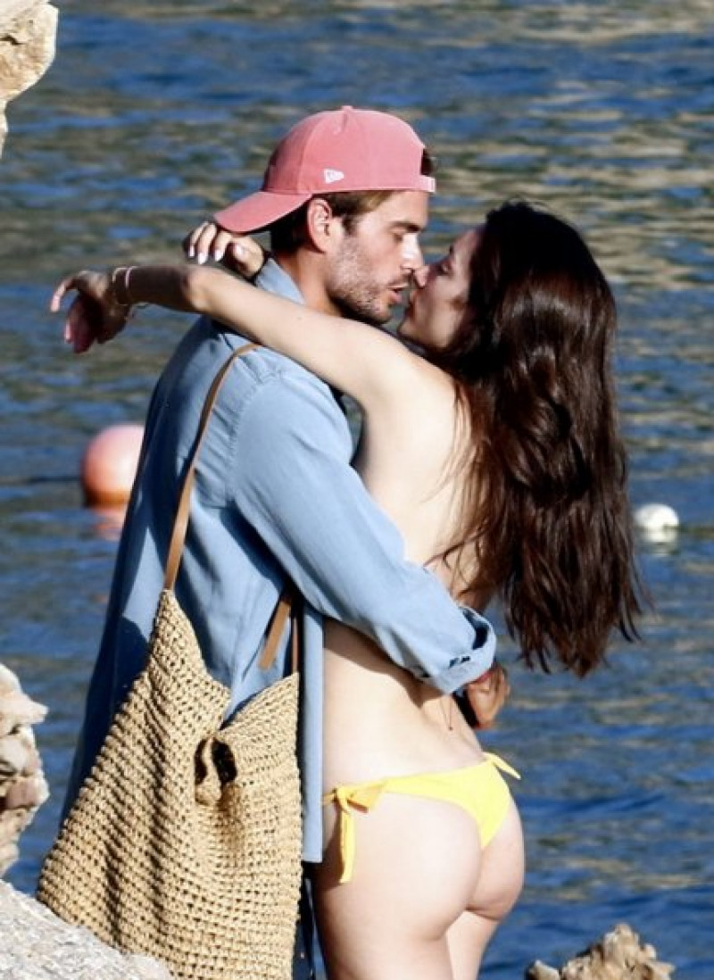 Adara Molinero y su novio Rodrigo de vacaciones en Ibiza.