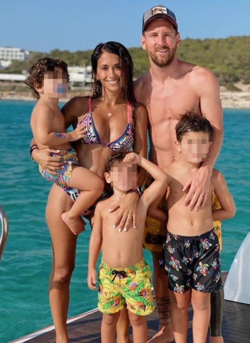 Leo Messi y su familia están pasando unos días de vacaciones navegando por el Mediterráneo.
