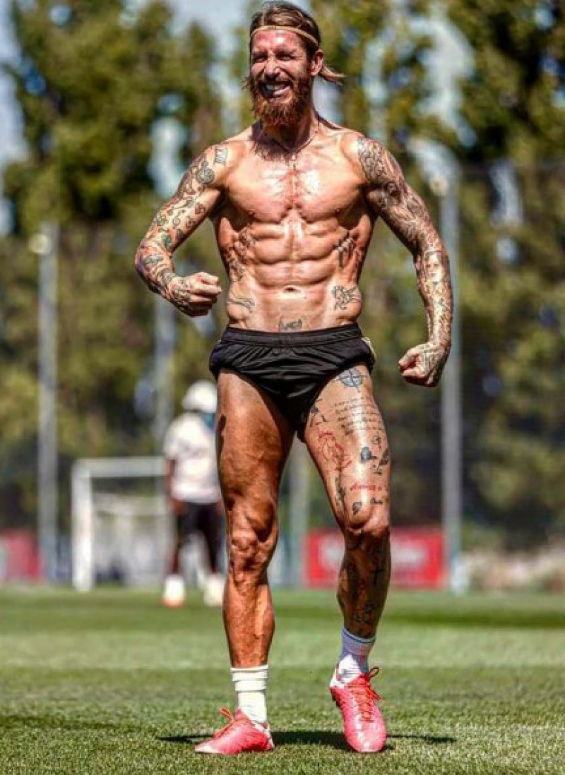 Sergio Ramos tiene la mayoría del cuerpo tatuado.