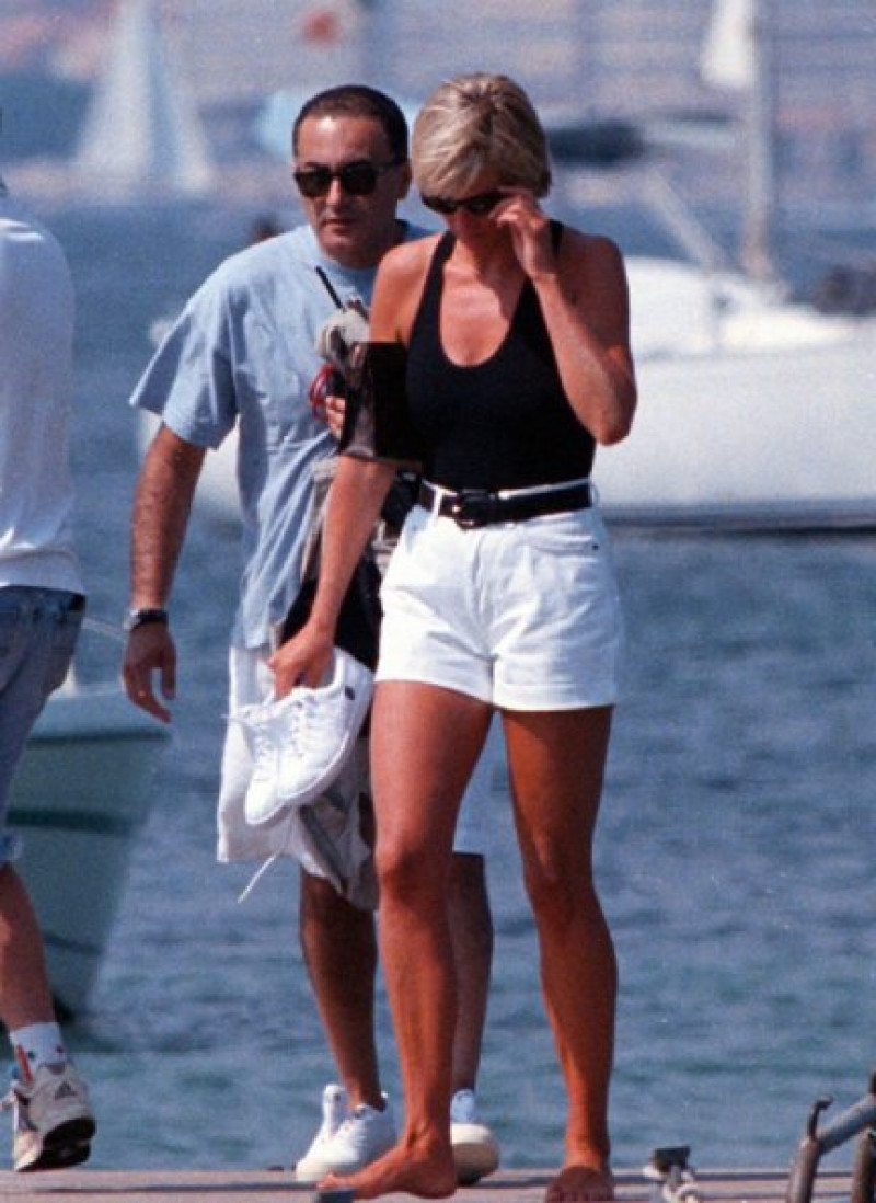 Lady Di y Dodi Alfayed, paseando.