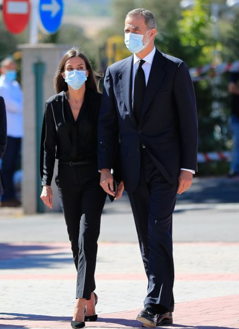 El rey Felipe VI y la reina Letizia asisten al tanatorio a despedir a Jaime Carvajal Hoyos.