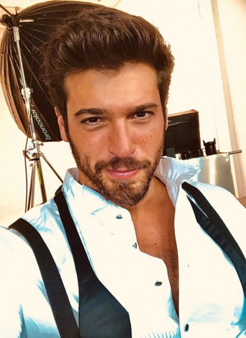 Can Yaman ha presumido de regalo con todos sus seguidores.