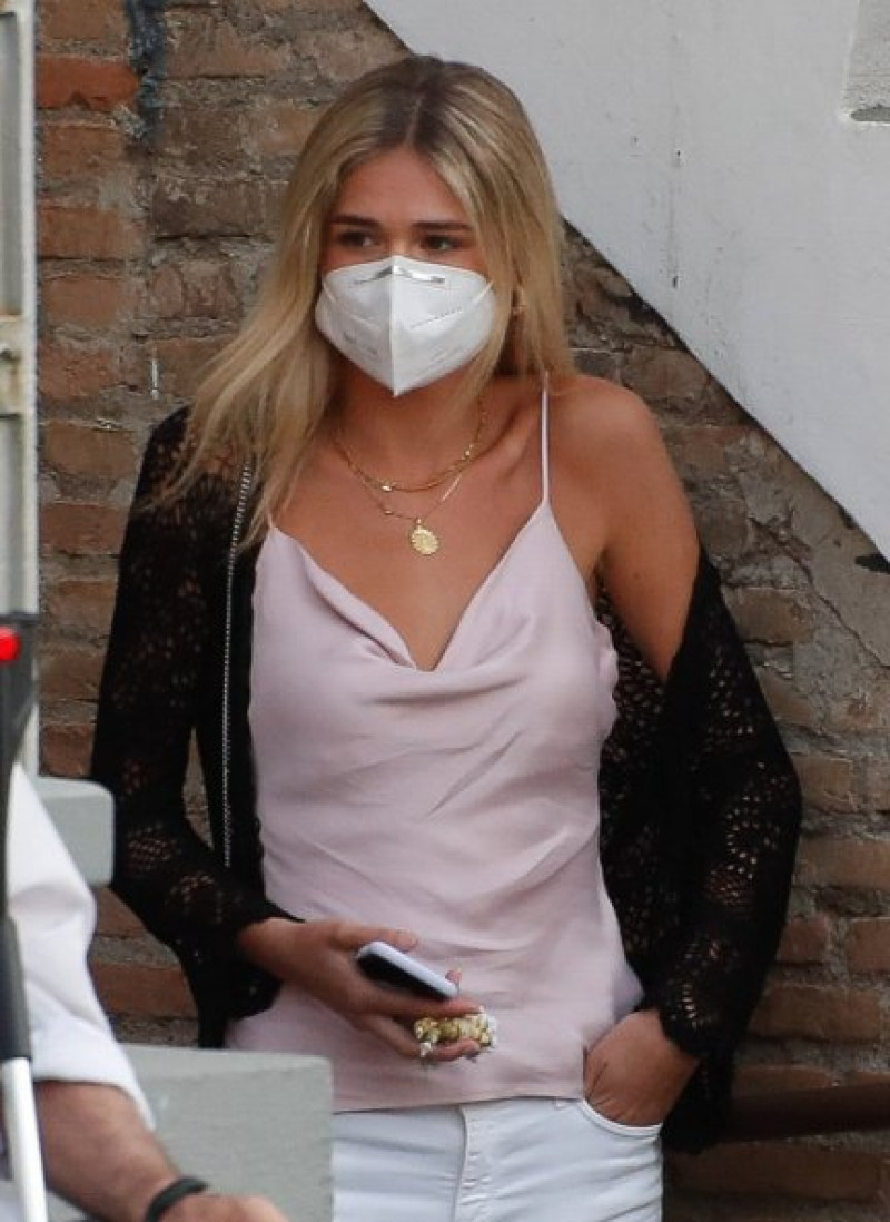 Ana Soria en la plaza de toros de Granada donde fue a ver a su novio, Enrique Ponce.