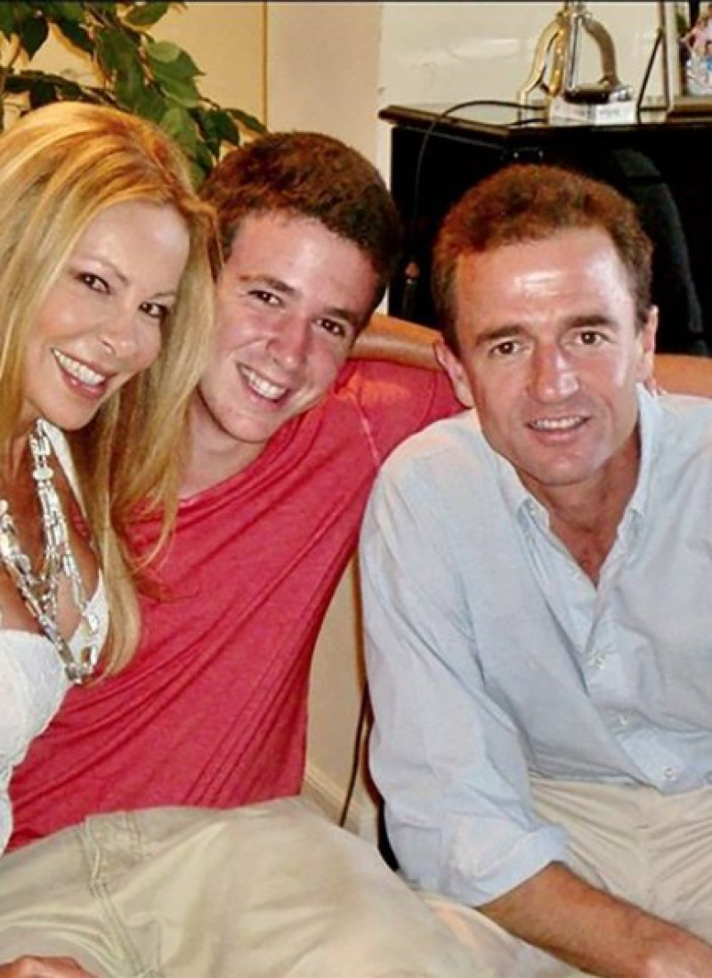 Ana Obregón junto a Alessandro Lequio y su hijo Álex.