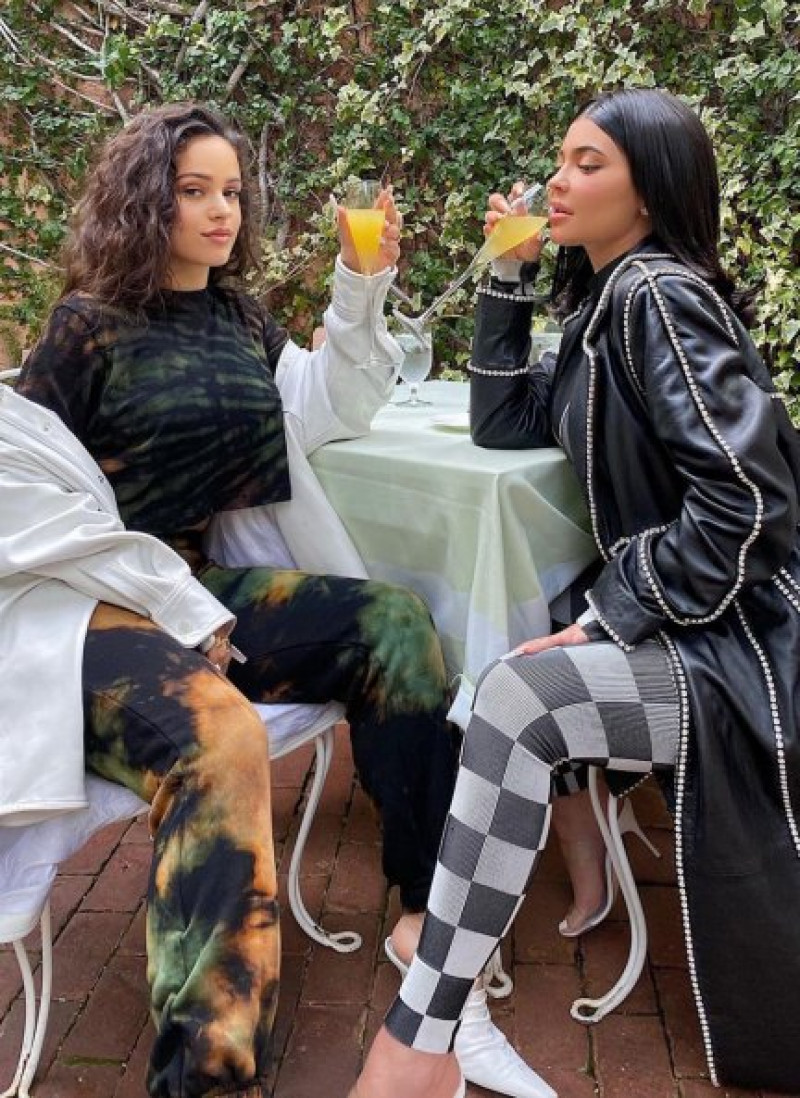 Rosalía y Kylie Jenner son íntimas amigas.