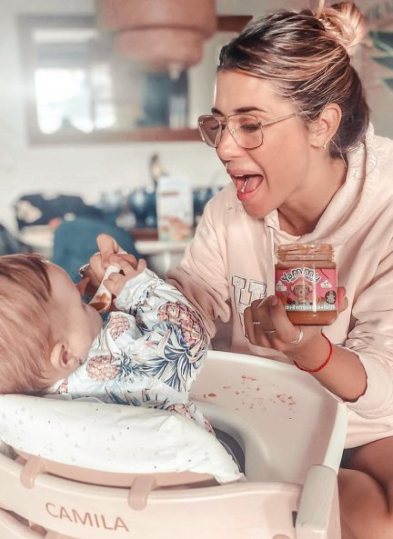 Elena Tablada está encantada con su nueva maternidad y comparte fotos muy bonitas de Camila.