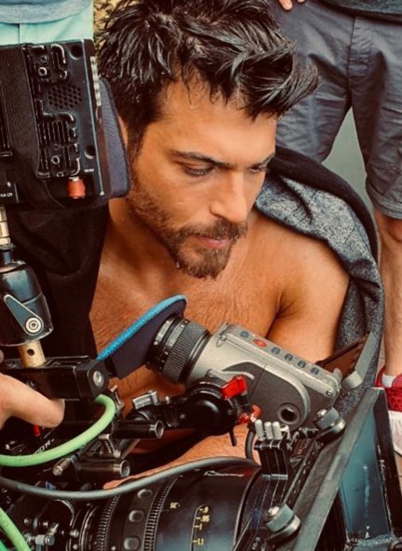 Can Yaman vuelve muy pronto a los rodajes.