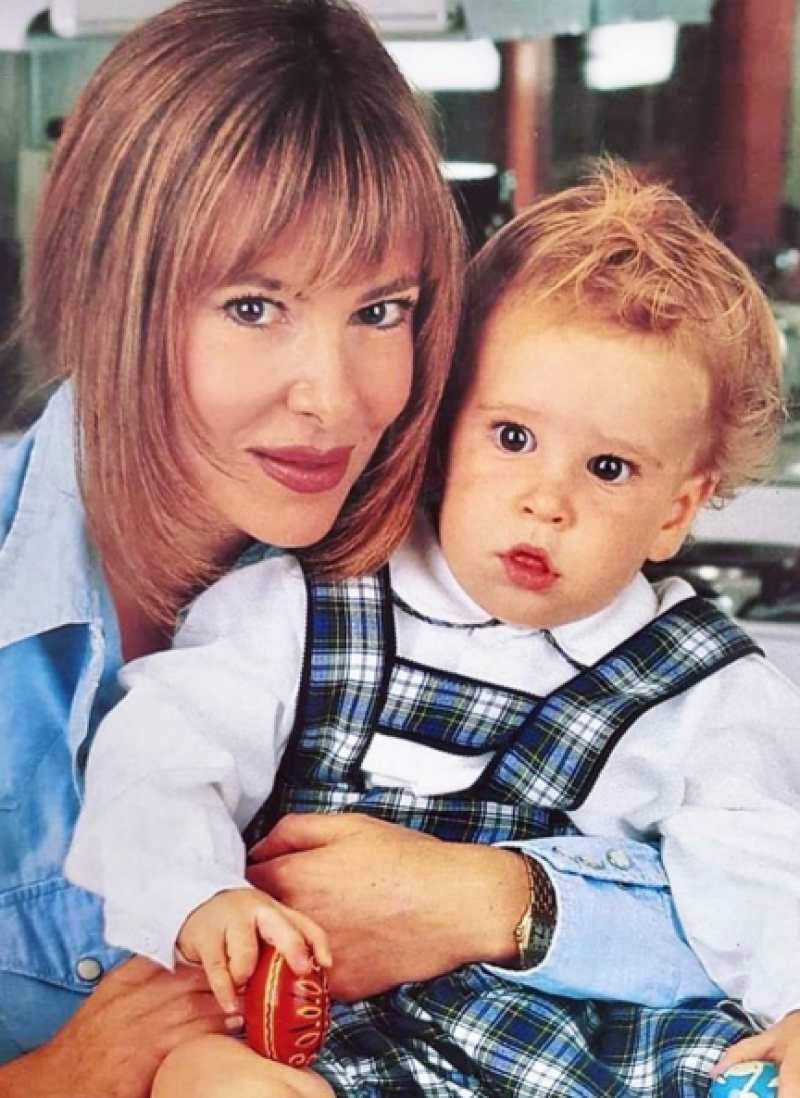Ana Obregón con su hijo Álex Lequio en el Instagram de la actriz (@ana_obregon_oficial)