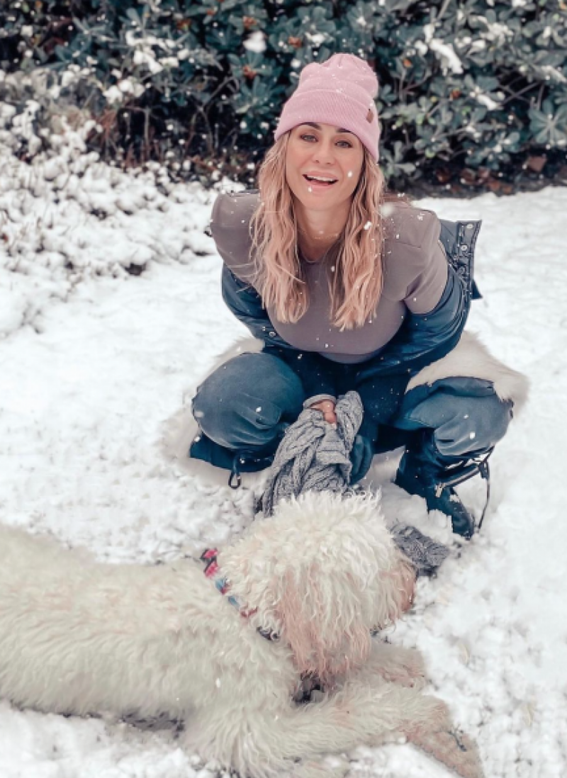 Elena Tablada posa con la nieve tras el paso de Filomena en su Instagram (@hellentablada)