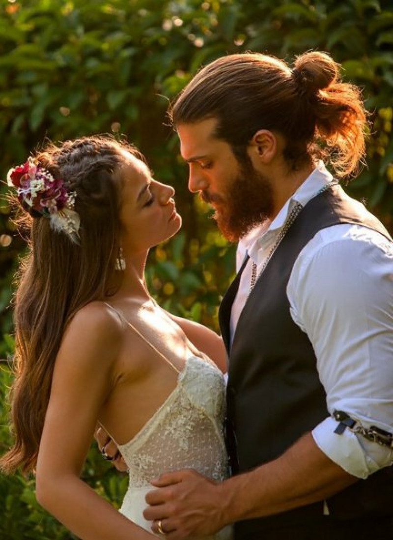 Can Yaman y Demet Özdemir protagonizaron una bonita historia de amor dentro y fuera de la pantalla.