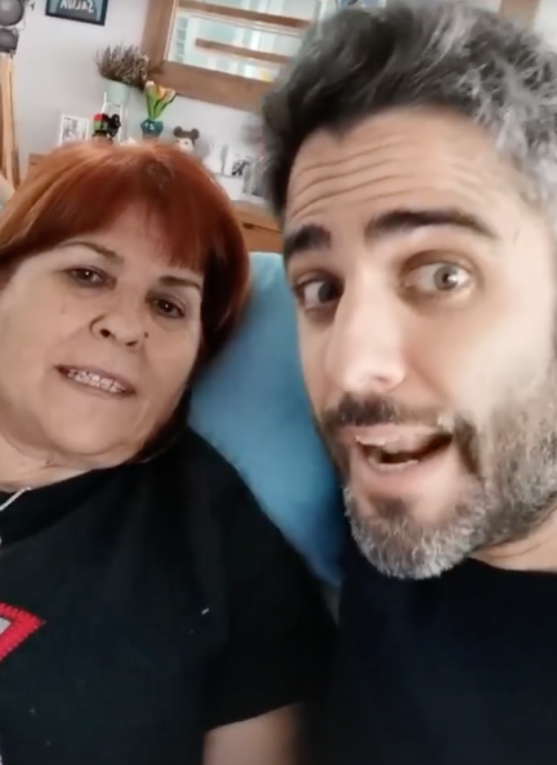 Roberto Leal y su madre Mercedes Guillén (@robertolealg)