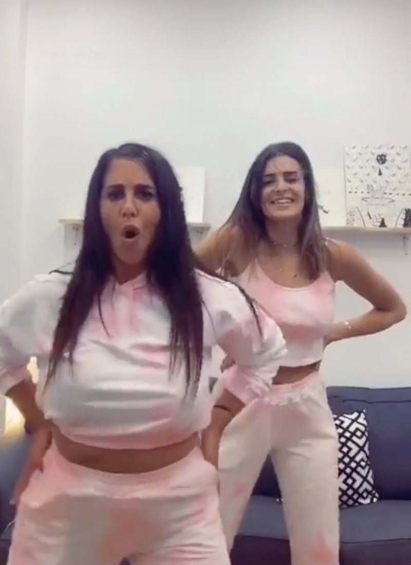 Anabel Pantoja y Susana Molina en un baile de Tik Tok