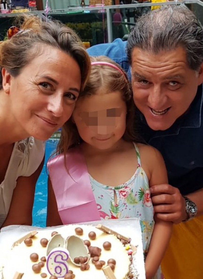 El empresario junto a su mujer y su hija.