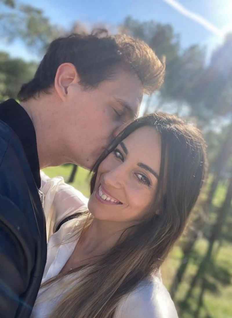 Almudena Cid y Christian Gálvez se muestran de lo más enamorados.