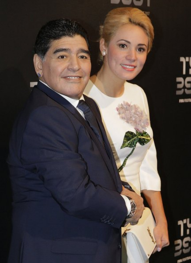 La última pareja de Maradona se ha defendido de las acusaciones del entorno del futbolista.