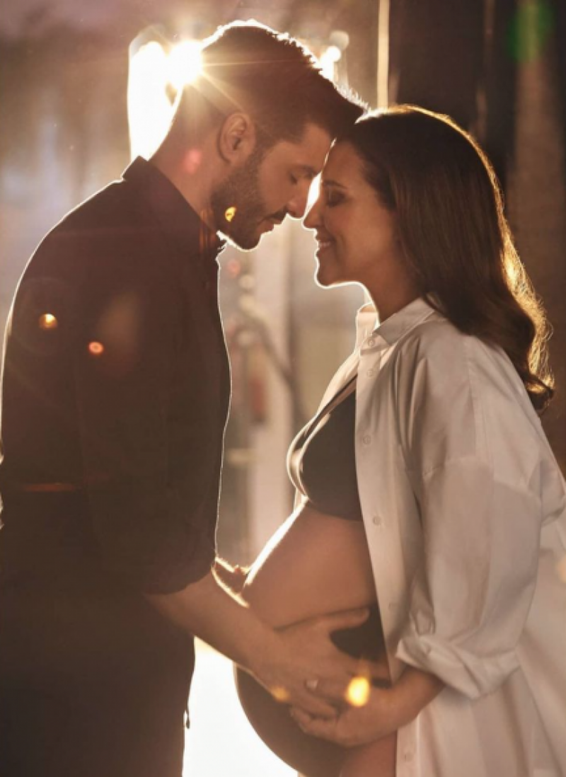 Miguel Torres y Paula Echevarría en una fotografía de recuerdo del embarazo (@pau_eche)