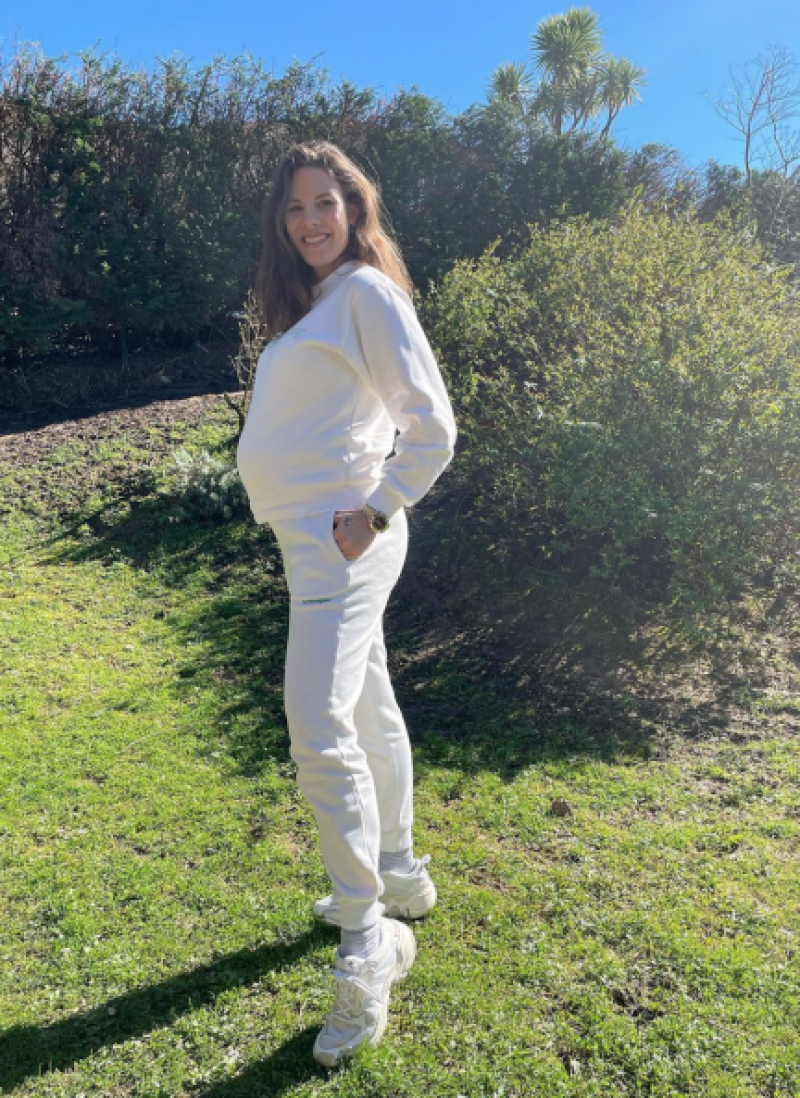 Jessica Bueno posa embarazada en su Instagram (@jessica_bueno).