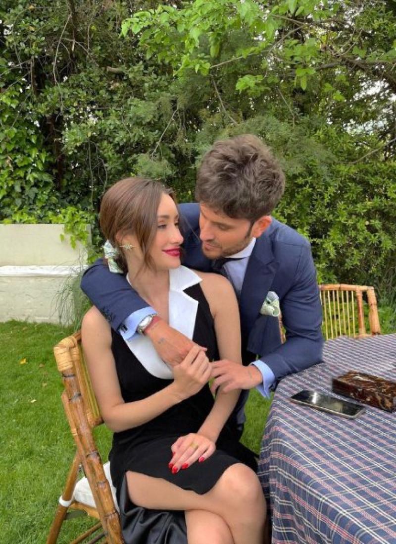 Adara Molinero y Rodri Fuertes, muy guapos vestidos de boda.