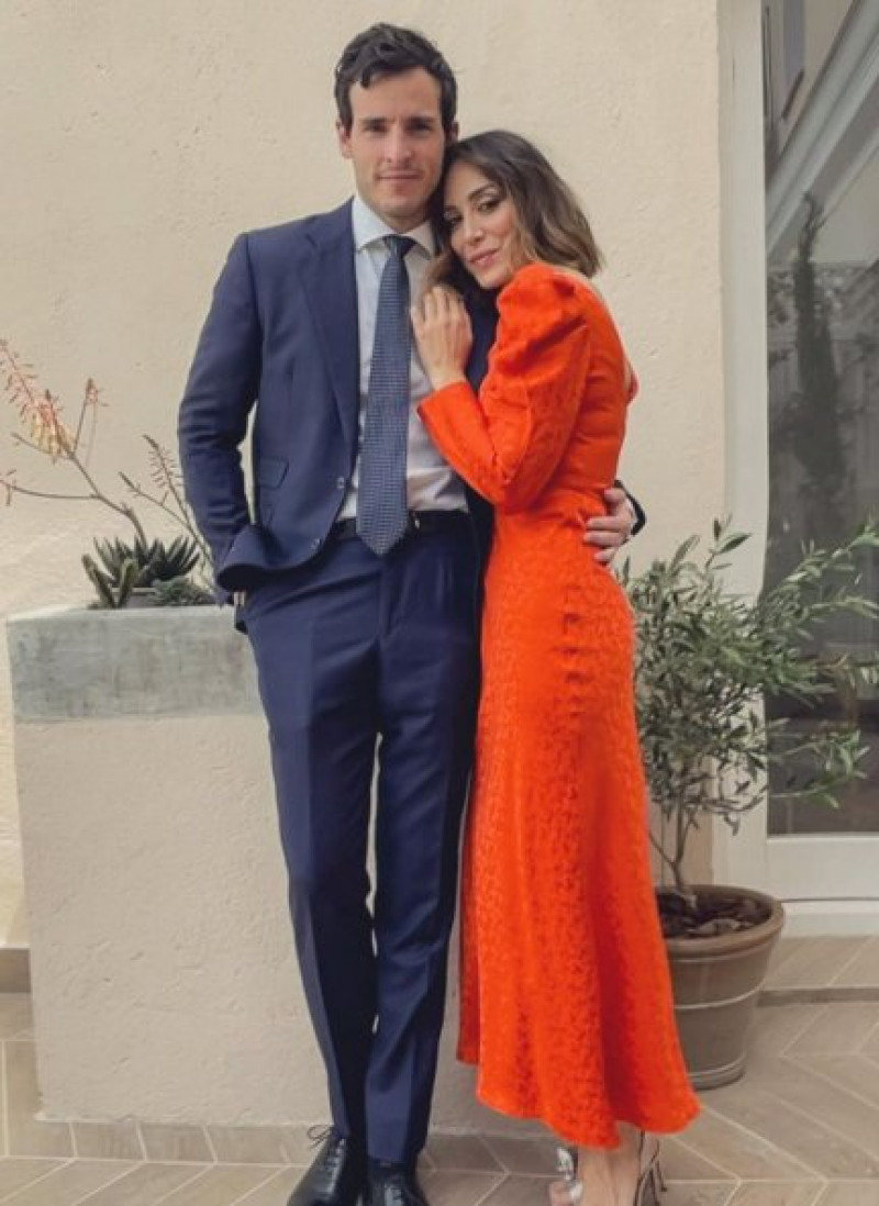 Tamara Falcó e Íñigo Onieva han posado así de enamorados en sus publicaciones de Instagram.